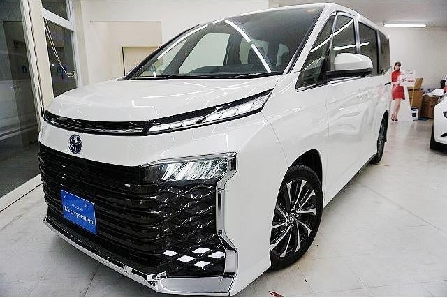 TOYOTA VOXY HYBRID 10.5TV360BSM